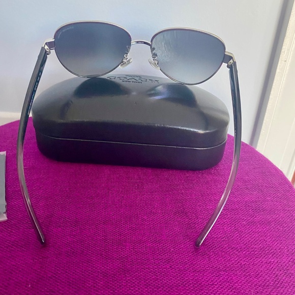 Coach sunglasses with case and cleaning cloth - Picture 2 of 11